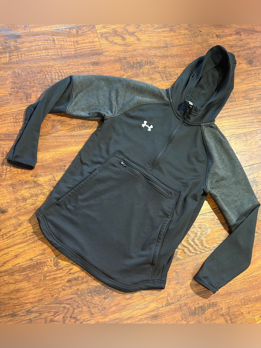 Under Armour men’s size S quarter zip hoodie
